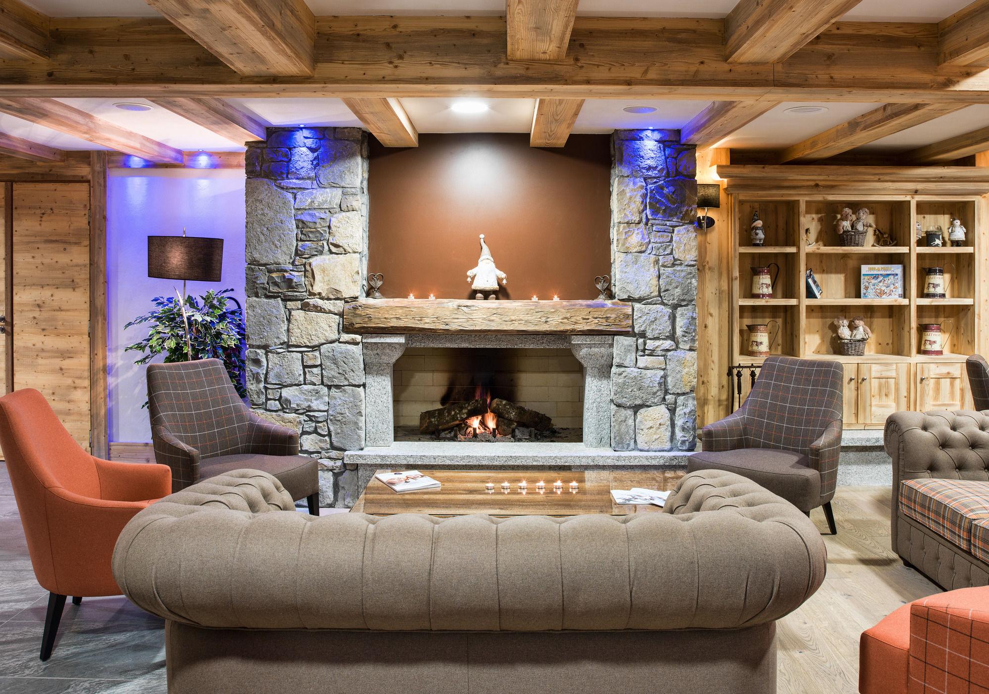 Cgh Residence Boutique Les Chalets De Layssia Samoens Exterior photo